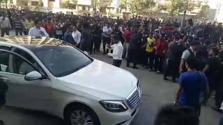 Shahrukh khan entry in seasons mall magarpatta city pune [upl. by Nodnalb764]