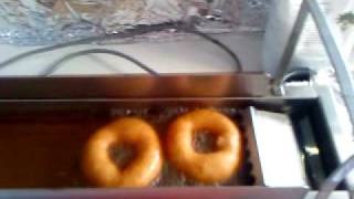 Bergamunken tillverkar munkar amp Donuts i sin munkmaskin donutmaskin [upl. by Emorej]