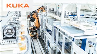 Hier sind die Industrie40Roboter Intelligente Automatisierung im KUKA Werk [upl. by Garlan]