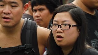 Violinist STUNS Bangkok Street with quotRadioactivequot Looping Cover [upl. by Akerue]