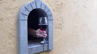 Per evitare il contagio a Firenze hanno riaperto le storiche buchette del vino [upl. by Sitra]