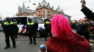 Dutch police disperse thousands protesting in Amsterdam against Covid lockdown • FRANCE 24 [upl. by Krantz]