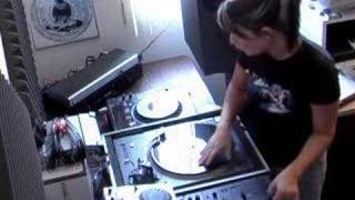 DJ Shortee  quotCoffee Cutsquot Scratch Practice 91406 [upl. by Habas]