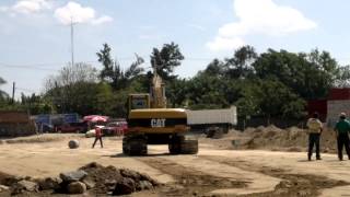 Excavadora CAT 320L oruga construccion en obra [upl. by Branca]