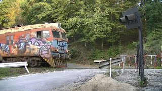 Spoorwegovergang Lesicharka Лесичарка BG  Railroad crossing  Железопътен прелез [upl. by Hehre67]