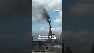 Rouen  la flèche de la cathédrale touchée par un incendie le feu maitrisé [upl. by Meirrak]