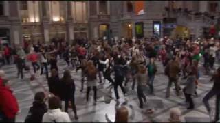 Centraal Station Antwerpen gaat uit zijn dak [upl. by Ydnis464]