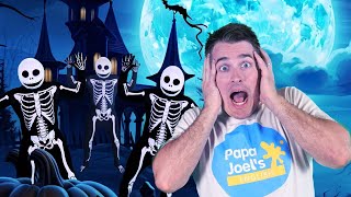 💀A Spooky Skeleton is Coming Dance 💀 Spooky Brain Breaks by Papa Joels English [upl. by Olimac]