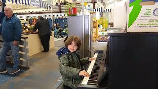 I played ice lolly in a market hall [upl. by Yeclehc324]