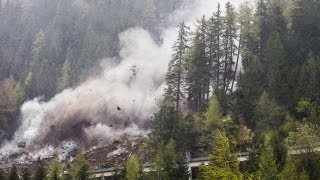 Sprengung nach Felssturz auf dem Felbertauern [upl. by Vanden692]