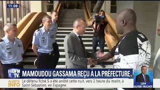 Mamoudou Gassama a reçu son titre de séjour à la préfecture de Bobigny [upl. by Rubi779]