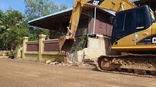 We Demolished house fence With a Caterpillar Excavator excavator heavymachinesconstruction [upl. by Lipkin]