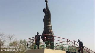 A la découverte de la statue géante de Thomas Sankara [upl. by Hildagard]