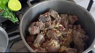 COSTELINHA DE PORCO NA PANELA  IDEAL PARA FIM DE SEMANA MINHA MÃE NA COZINHA [upl. by Eloken]