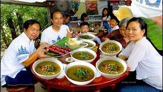 Grilled Beef Skewer with Bread and Pickled Papaya  Chicken Porridge at Krong Stung Treng Cambodia [upl. by Emmons]