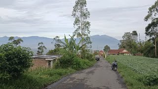 SUNGGUH INDAH Kampung Di Atas Gunung Sekitar Daerah Wanaraja Garut [upl. by Nnylrahc]