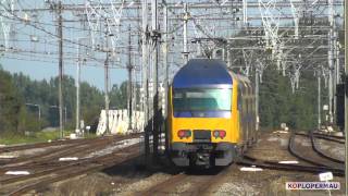 Driedubbele treinkruising op station Hoofddorp [upl. by Ennaihs]