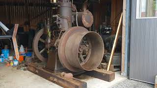 A huge 40 hp one cylinder crude oil engine is started up [upl. by Mackintosh]