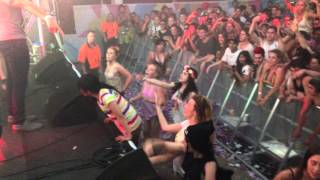 Diplo Express Yourself with gyals pon head top Live at Stereosinc Melbourne Dec 2012 [upl. by Pussej]