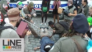 Des pacifistes manifestent lors du gala dEurosatory  Paris  France 17 juin 2014 [upl. by Niad810]