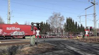 Bahnübergang quotBrinkstraßequot GroßGleidingen  seltene Lichtzeichen von Siemens  alte Schranke [upl. by Ursola755]