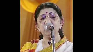 Meri Awaaz Hi Pechan Hai lata mangeshkar live performance 1997 [upl. by Yebba]