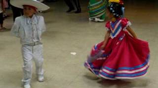 Niños bailando folklor Mexicano  La Negra Y Jarabe Tapatio de Jalisco [upl. by Selinski]