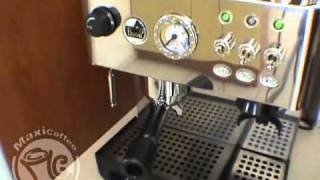 Fare un caffé espresso con La Pavoni DMB [upl. by Jola]