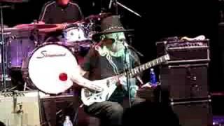 Texas Blues legend Johnny Winter  Playing his Erlewine Lazer Guitar Gibson Summer Jam 2008 [upl. by Aden]