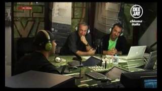 Checco Zalone canta gli Uomini sessuali a Deejay chiama Italia Radio Deejay [upl. by Levesque]