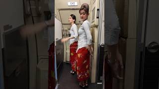 Pramugari Cantik Batik Air Membuka Pintu Pesawat [upl. by Nnyliram660]