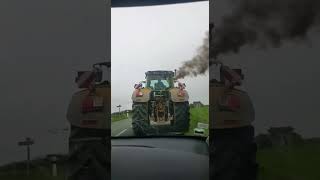 AGRICULTEUR  UN TRACTEUR QUI FUME BEAUCOUP TROP agriculturetracteurs🚜agricultricesagriculteurs [upl. by Jasper]