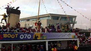 Sinterklaas intocht Den Haag  Stoomboot  pakjesboot 070  Zwarte Piet Rolando  landelijke intocht [upl. by Flannery940]