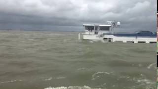 Binnenvaartschip gezonken op het IJsselmeer [upl. by Burnett]