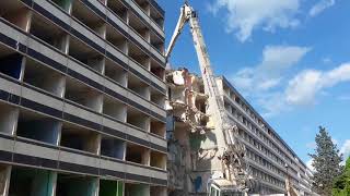 Démolition des tours de la Cour du Languedoc à Metz Borny 22 [upl. by Worl]