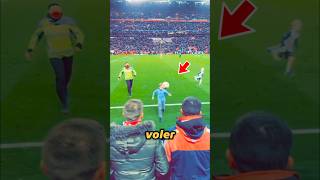 Un Enfant vole le ballon de foot 😱😳 [upl. by Ecilegna]