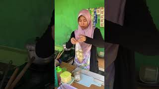 Emak emak gaul pesen bakso COD an jajanan [upl. by Aetnahc]