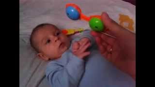 Развить хватательный рефлекс у грудничка 4 месWe develop playing  Grabbing reflex4 months [upl. by Jourdain]