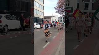 Sint Joris gilde Budel tijdens het Oktoberfest in Sittard [upl. by Nosnek9]