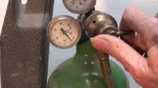 How to set the oxy acetylene regulators [upl. by Cristin116]