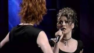 Kelly Clarkson amp Reba Mcentire Does He Love You [upl. by Uyekawa]