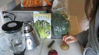 How to Make a Green Smoothie [upl. by Krell]