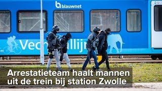 Arrestatieteam houdt 2 verdachten aan in trein bij station Zwolle  ©StefanVerkerknl [upl. by Manvel]