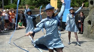 DANCE SHOW BEAUXBATONS GIRLS AND DURMSTRANG GUYS HARRY POTTER WIZARDS UNIVERSAL STUDIOS HOLLYWOOD [upl. by Eleaffar850]