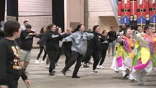 Mummers make lastminute preps ahead of parade on New Years Day [upl. by Abott]