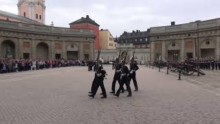 20230825 Högvaktsavlösning vid Stockholms Slott [upl. by Noma437]