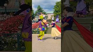 Disneyland Paris Goodbye Snow White and Goofy Spinning Around A Million Splashes of Colour [upl. by Ygief]