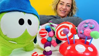 Nicole und OmNom  4 Folgen am Stück  Spielzeugvideo für Kinder [upl. by Anura343]