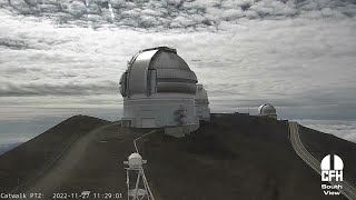 As Mauna Loa continues to erupt atop Mauna Kea its snowing [upl. by Casilda]