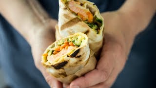 Recette wrap grillé au saumon  FOOBY [upl. by Jillana429]